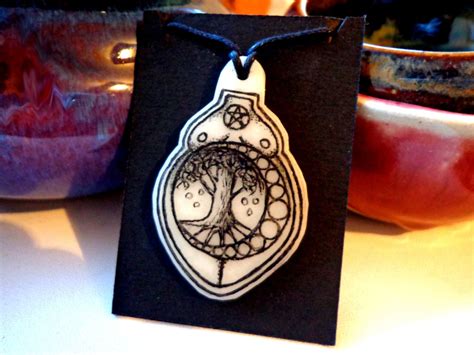 The healing properties of tree trinkets in Wiccan rituals